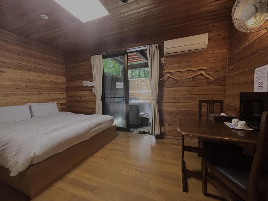 Postel nebo postele na pokoji v ubytování Fujiyama Inn Conifer