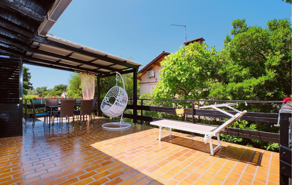2 Bedroom Lovely Apartment In Mali Losinj
