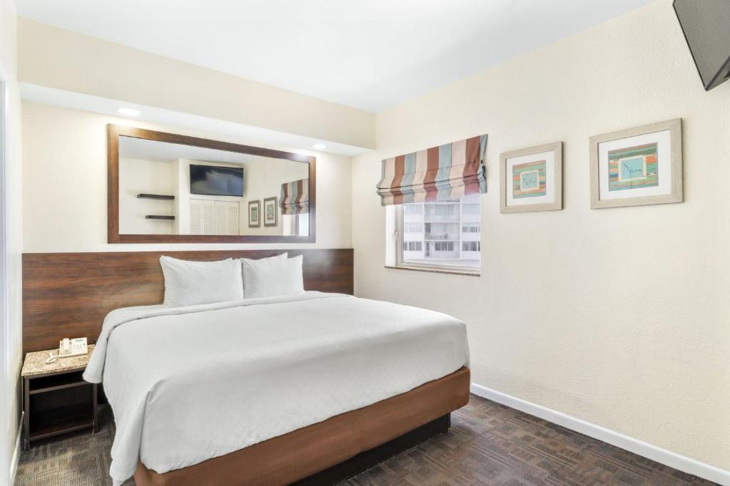 Crystal Beach Suites Miami Oceanfront Hotel - 