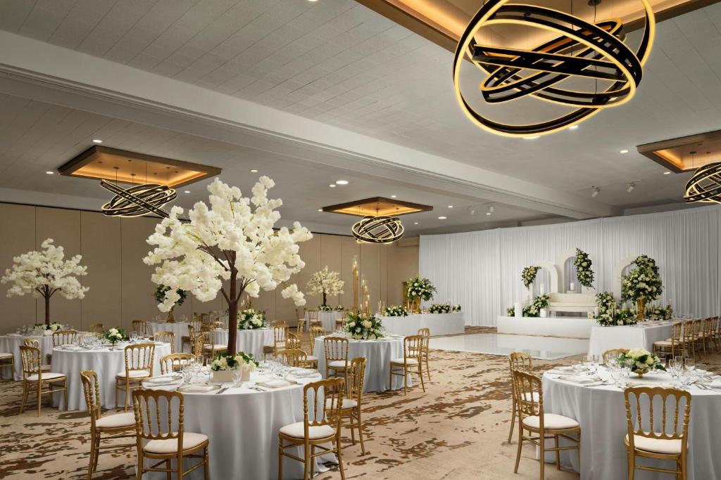 Sheraton Park Hotel at the Anaheim Resort photo