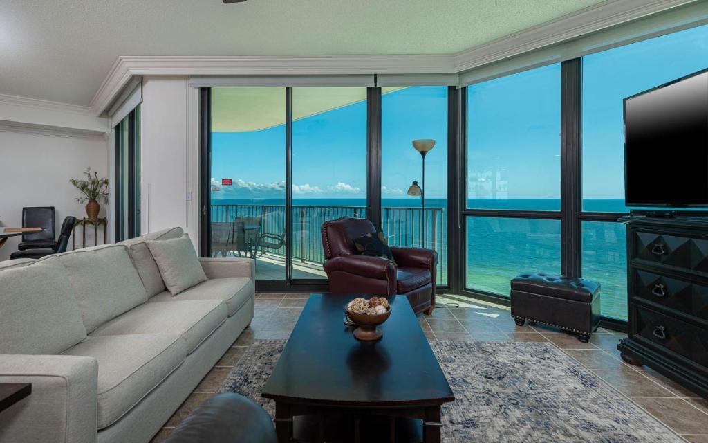 Μια τηλεόραση ή/και κέντρο ψυχαγωγίας στο Phoenix IX 1506 condo