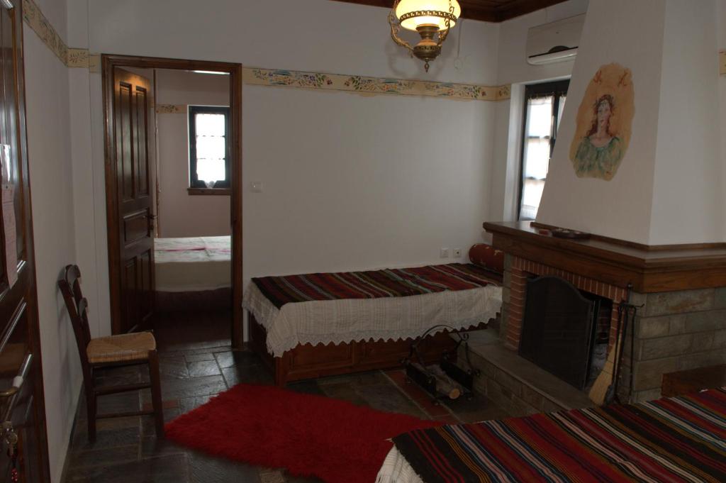 Łóżko lub łóżka w pokoju w obiekcie Vera's Traditional House