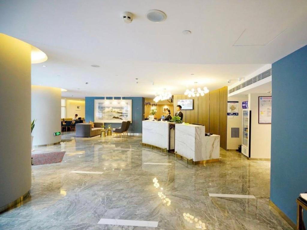 Posezení v ubytování Metropolo Hotel Qingdao Wusi Square Xiaomaidao