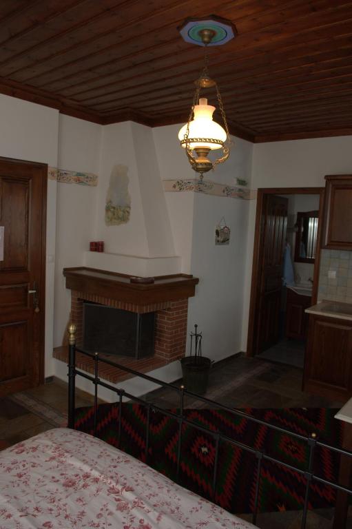 Łóżko lub łóżka w pokoju w obiekcie Vera's Traditional House