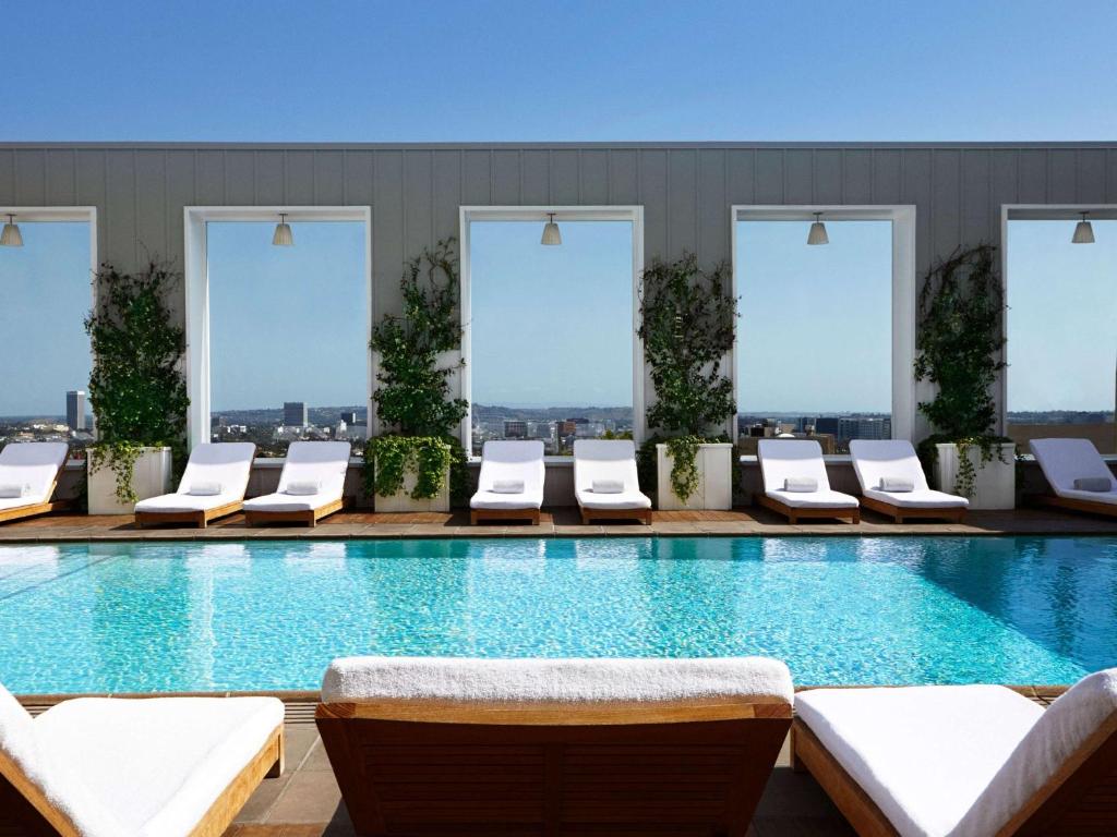 Bazén v ubytování Mondrian Los Angeles nebo v jeho okolí