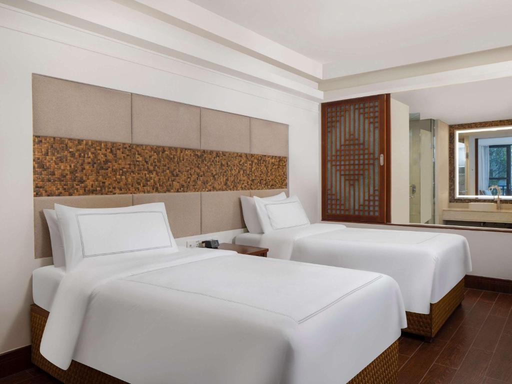 Postel nebo postele na pokoji v ubytování Swissôtel Sanya Yalong Bay