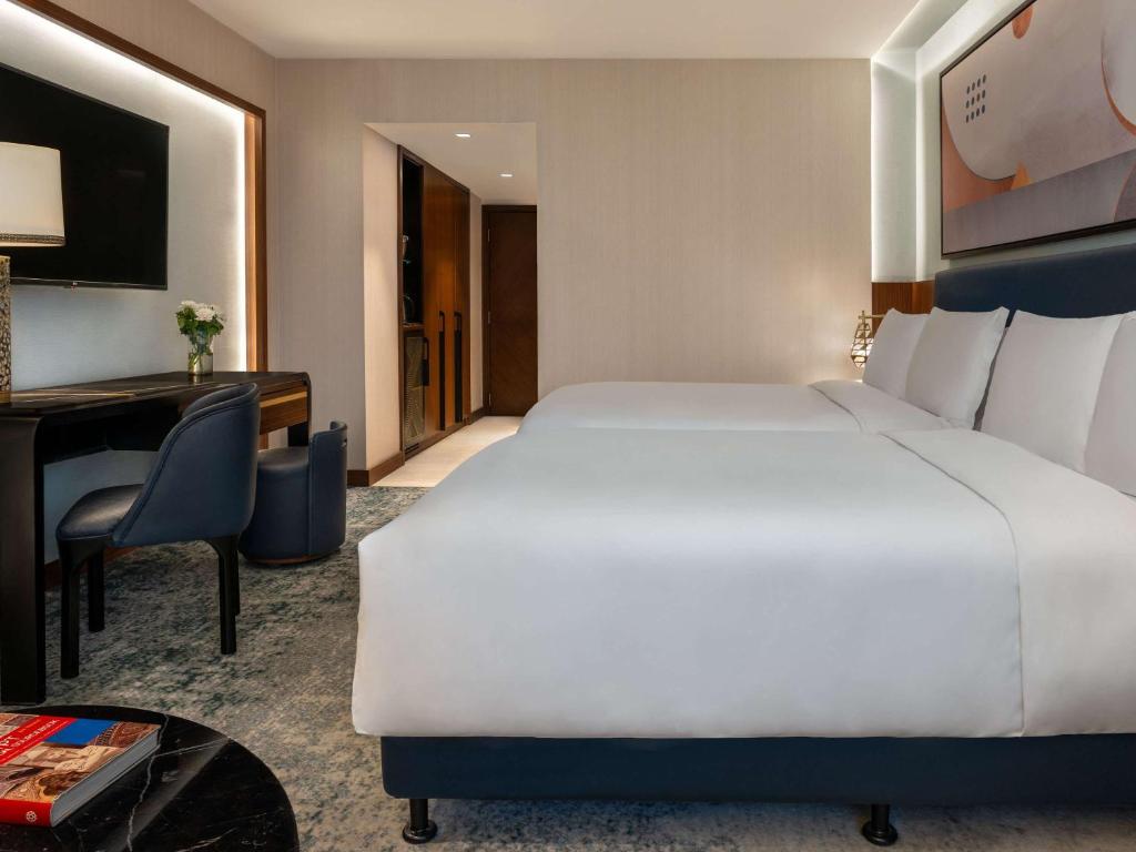 Postel nebo postele na pokoji v ubytování Sofitel Cairo Downtown Nile