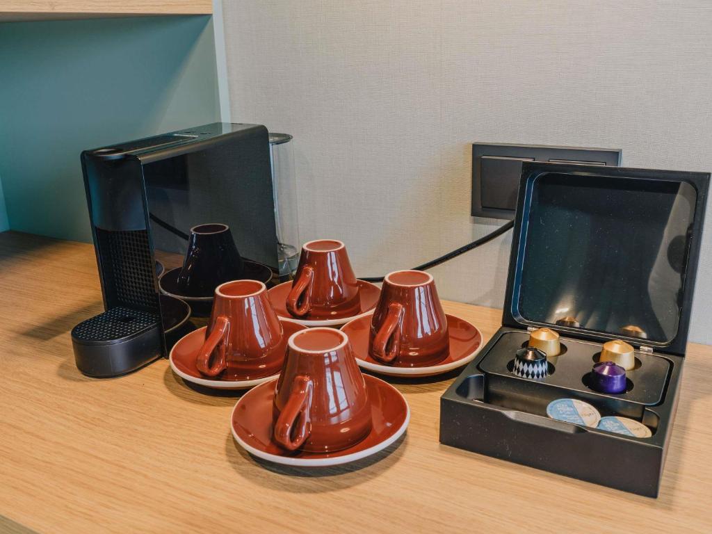 Příslušenství pro přípravu čaje a kávy v ubytování ibis Styles Hasselt City Centre