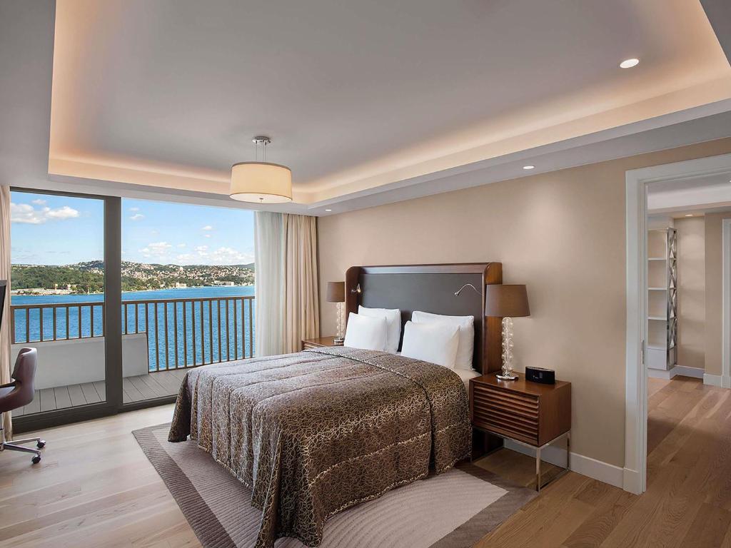 מיטה או מיטות בחדר ב-The Grand Tarabya Managed by Accor