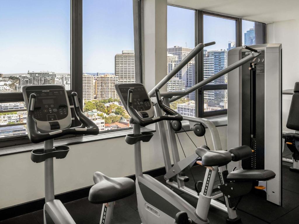 Fitness centrum a/nebo fitness zařízení v ubytování The Sydney Boulevard Hotel