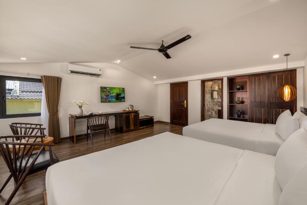 Giường trong phòng chung tại Eden Hoi An Villas
