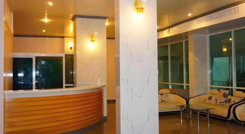 Posezení v ubytování J Two S Pratunam Hotel