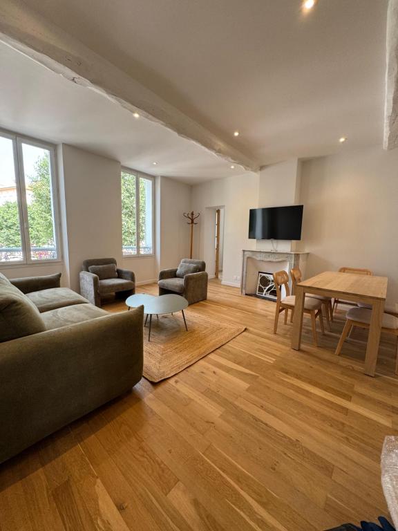 un salon avec un canapé et une table dans l'établissement #101-Heart of Vieil Antibes - Place Nationale-High-End Newly Renovated & Furnished Appartment, à Antibes