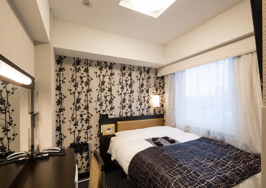 Postel nebo postele na pokoji v ubytování APA Hotel Kanda Ekimae