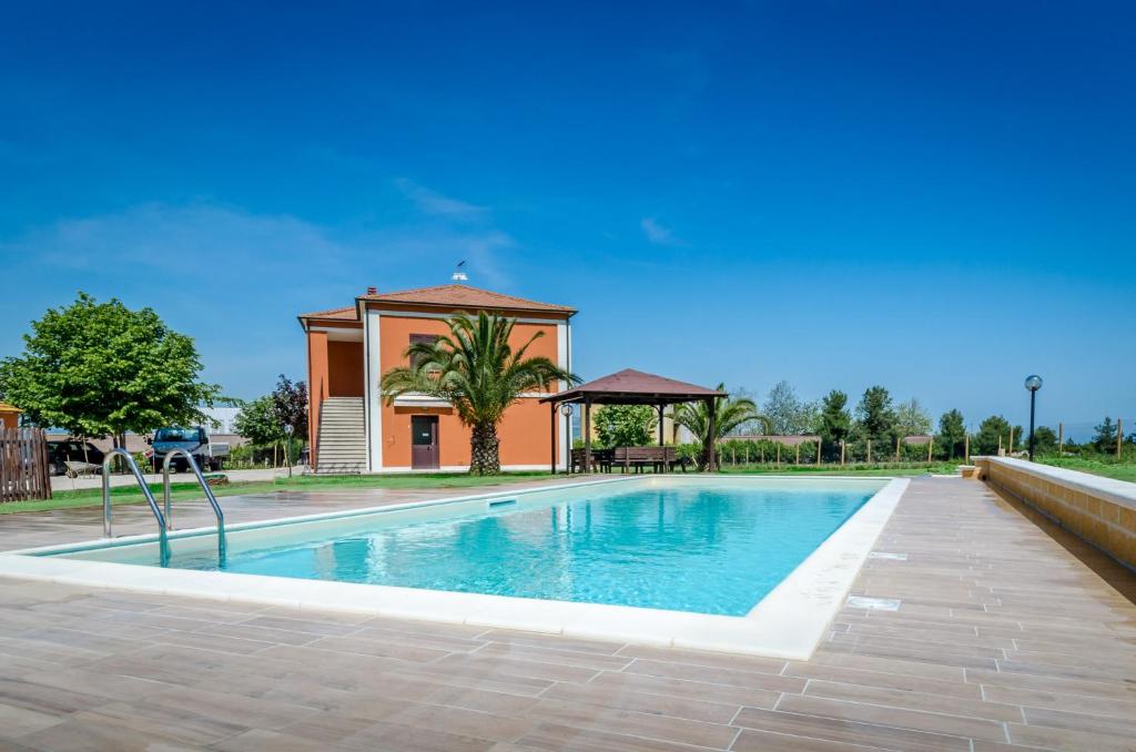 a swimming pool in front of a villa at Agriturismo Agrimare Barba in Pineto