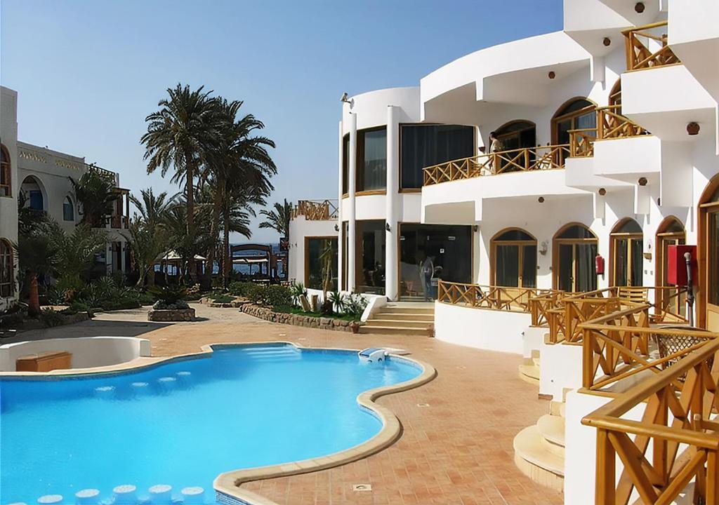 Bazén v ubytování Red Sea Relax Hotel nebo v jeho okolí
