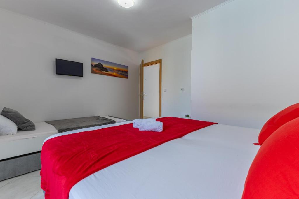 Postel nebo postele na pokoji v ubytování Rooms Vitoria on Joakim Square