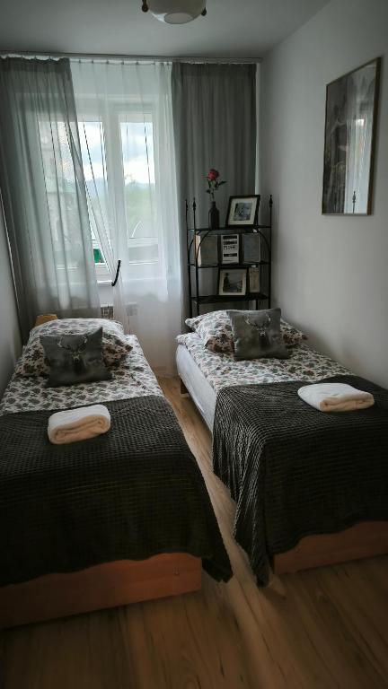 Posteľ alebo postele v izbe v ubytovaní Retrospekcja - Apartament w centrum