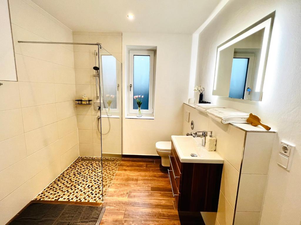 Ένα μπάνιο στο SweetHome Hannover City new garden apt near Fair Uni KRH MHH U-Bahn