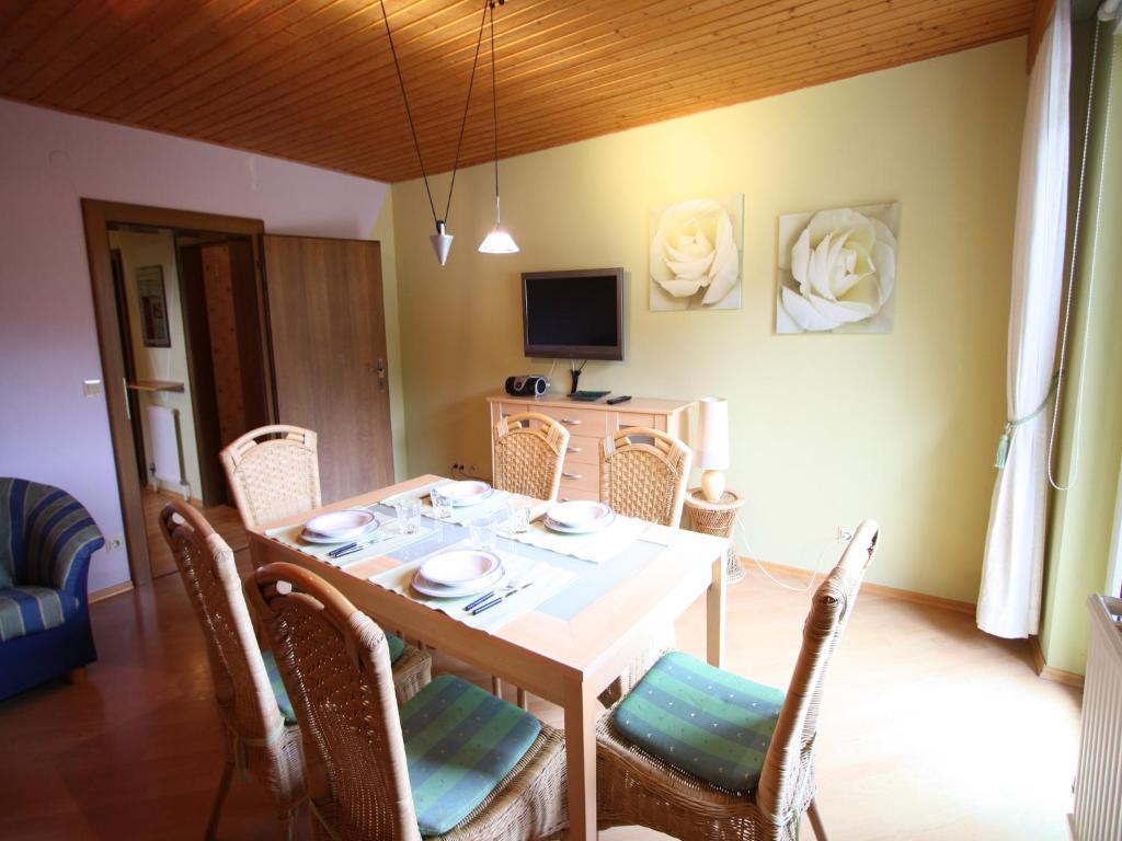 Televízia a/alebo spoločenská miestnosť v ubytovaní Scenic Apartment in Krispl Salzburg with Swimming Pool