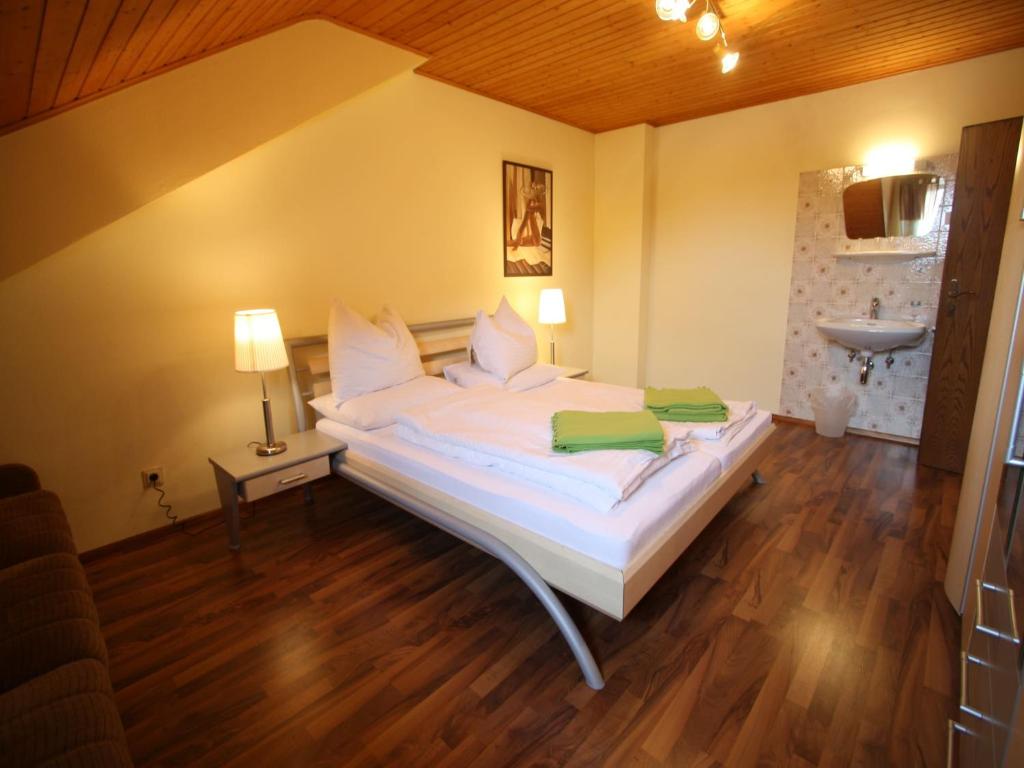 Posteľ alebo postele v izbe v ubytovaní Scenic Apartment in Krispl Salzburg with Swimming Pool