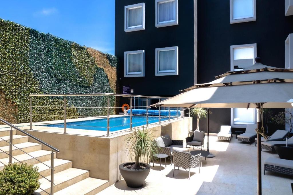 Bazén v ubytování Comfort Inn Queretaro Tecnologico nebo v jeho okolí