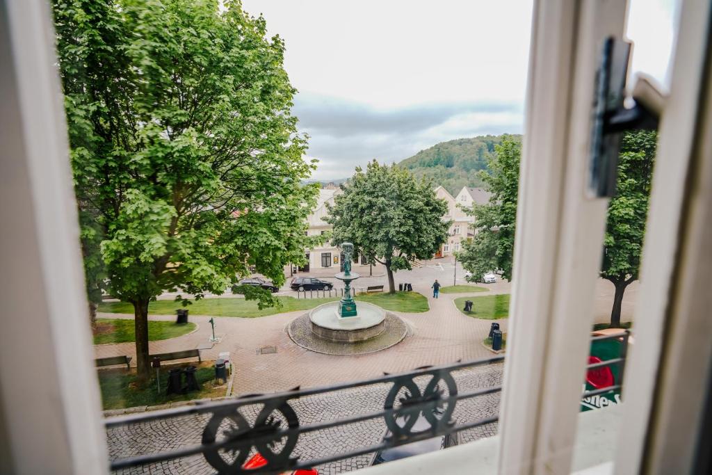 Nespecifikovaný výhled na hory nebo výhled na hory při pohledu z hotelu