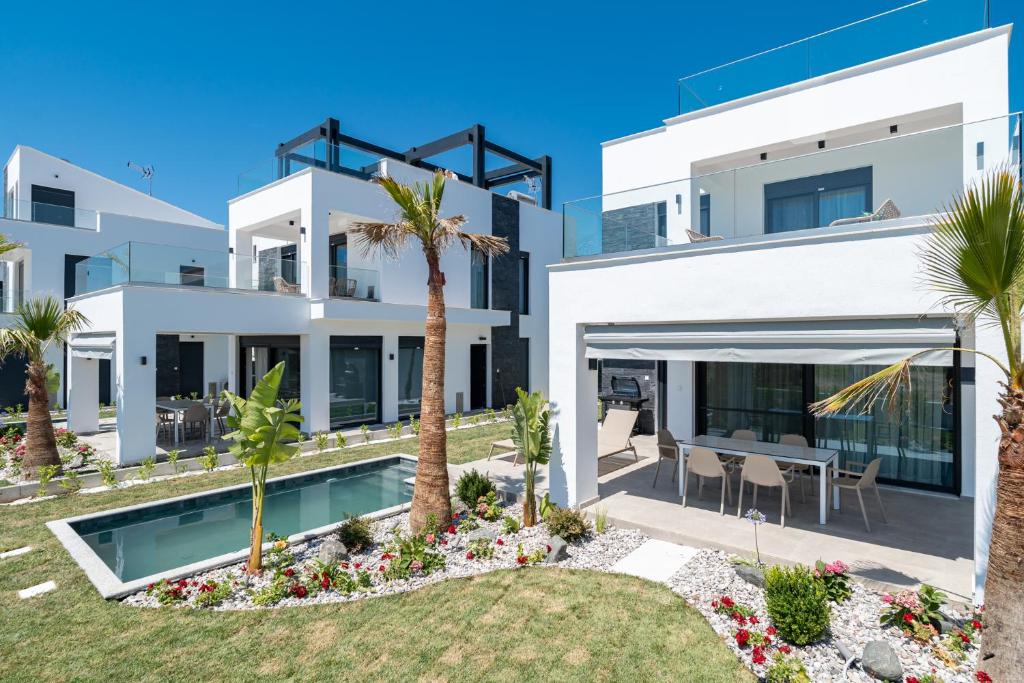 Bazén v ubytování Olympiada Residential Complex & Villas nebo v jeho okolí