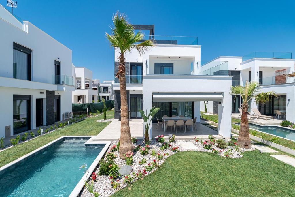 Bazén v ubytování Olympiada Residential Complex & Villas nebo v jeho okolí