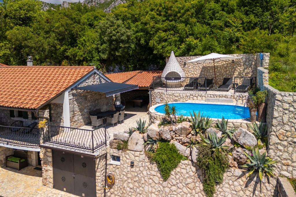 Bazén v ubytovaní Villa Romantic alebo v jeho blízkosti