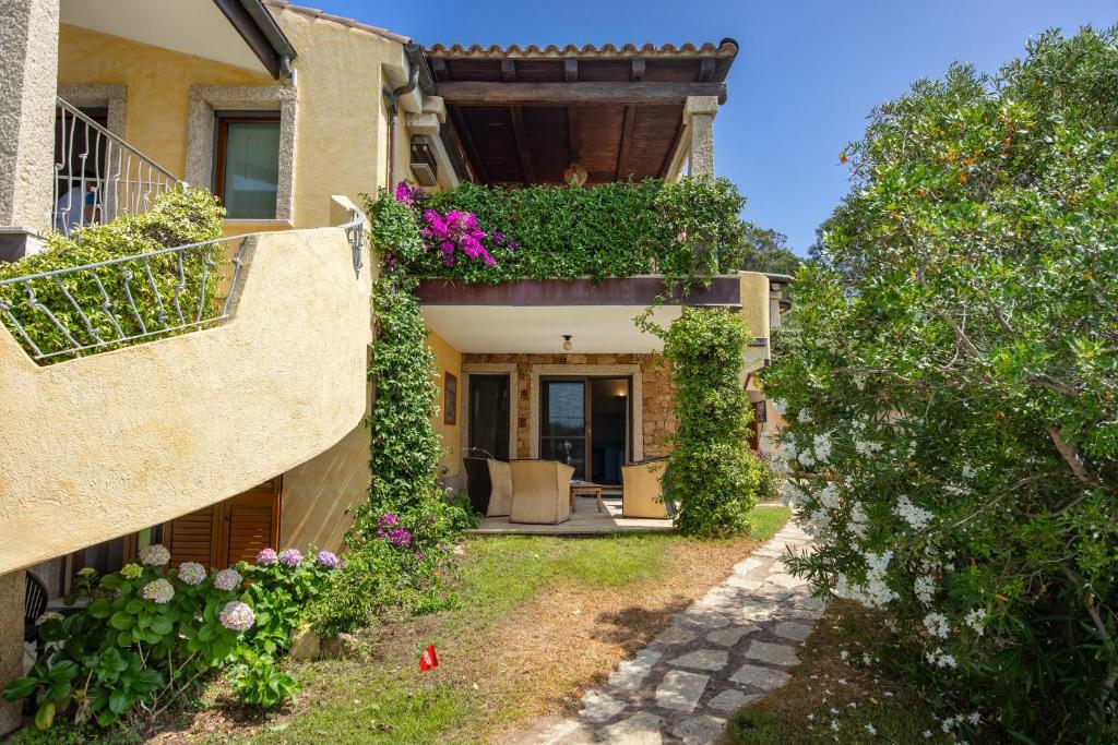 Vườn quanh Casa Laura al mare con piscina