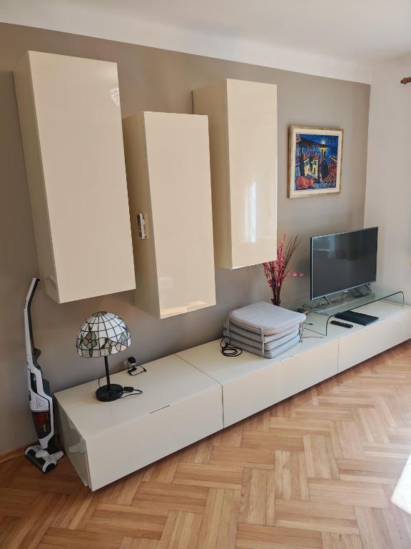 Televízia a/alebo spoločenská miestnosť v ubytovaní Vallelosca Garden