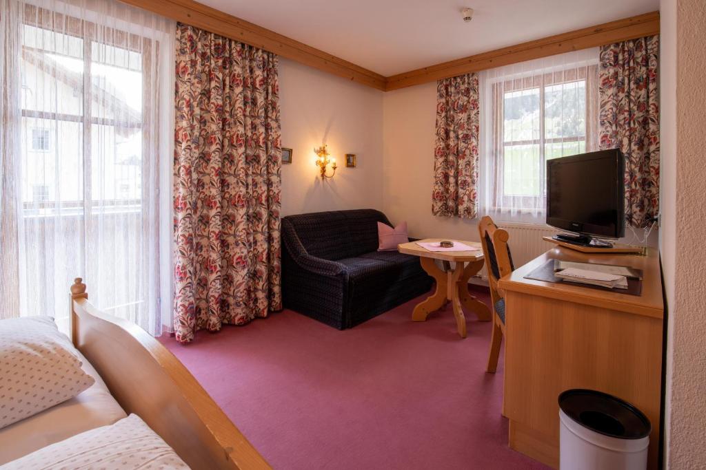 TV a/nebo společenská místnost v ubytování Hotel Persura