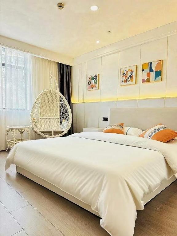 Postel nebo postele na pokoji v ubytování Longchen Hotel