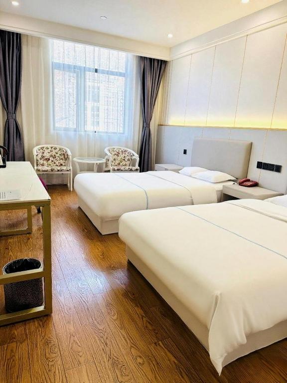 Postel nebo postele na pokoji v ubytování Longchen Hotel