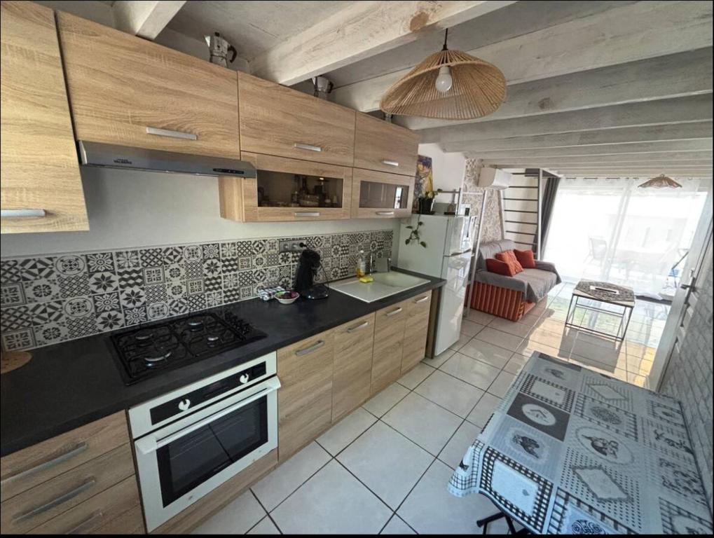 Photo de la galerie de l'établissement Gîte cosy au calme, extérieur et parking privé, à Marguerittes