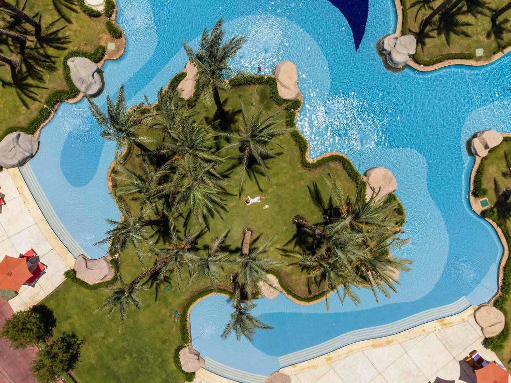 Bazén v ubytování Rixos Premium Seagate nebo v jeho okolí
