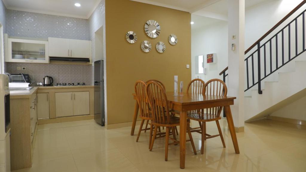 Kuchyň nebo kuchyňský kout v ubytování Diyar Villas Puncak K3/9