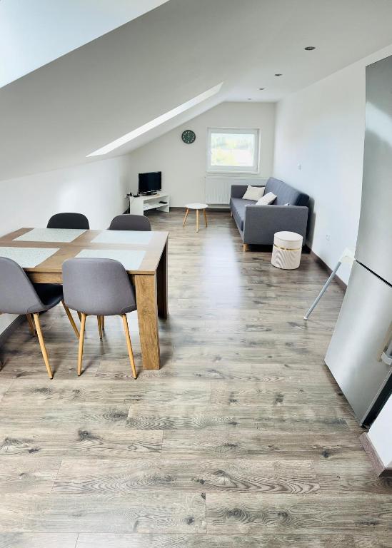 TV a/nebo společenská místnost v ubytování Apartmán Bessy