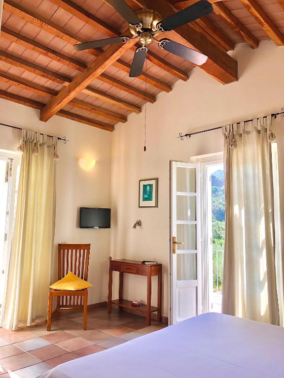 TV a/nebo společenská místnost v ubytování Hotel Santo Stefano