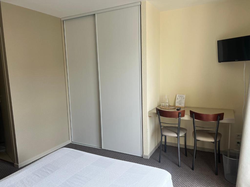 Postel nebo postele na pokoji v ubytování Auberge de la Planèze