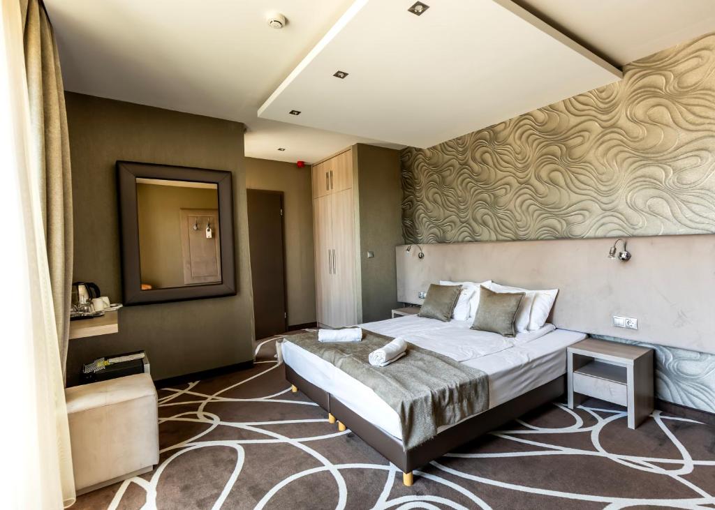 Postel nebo postele na pokoji v ubytování Mirage Hotel Sárvár