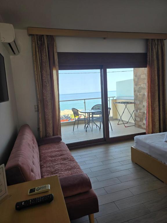 Postel nebo postele na pokoji v ubytování APARTMENTS by the SEA