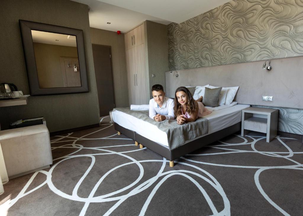 Postel nebo postele na pokoji v ubytování Mirage Hotel Sárvár