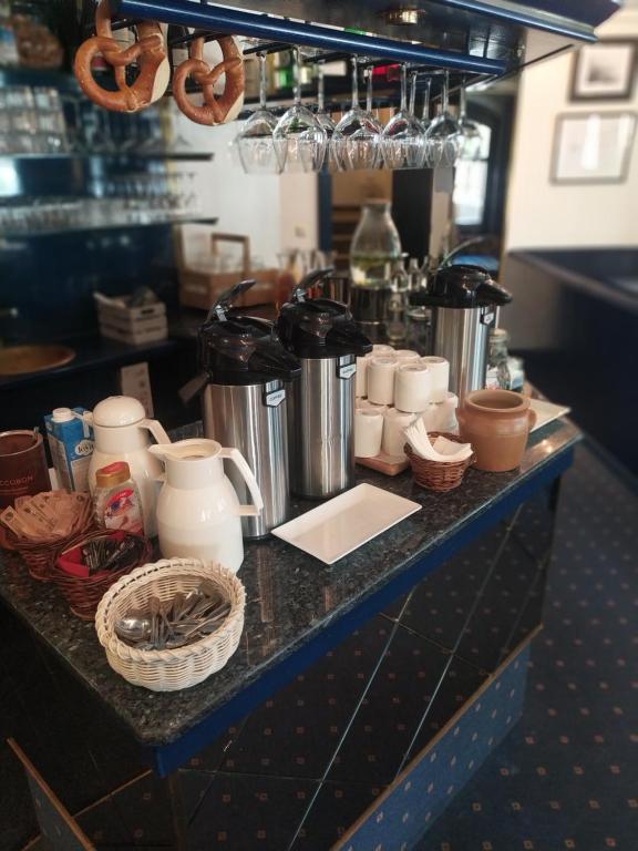 Příslušenství pro přípravu čaje a kávy v ubytování Langley Hotel Rendlhof