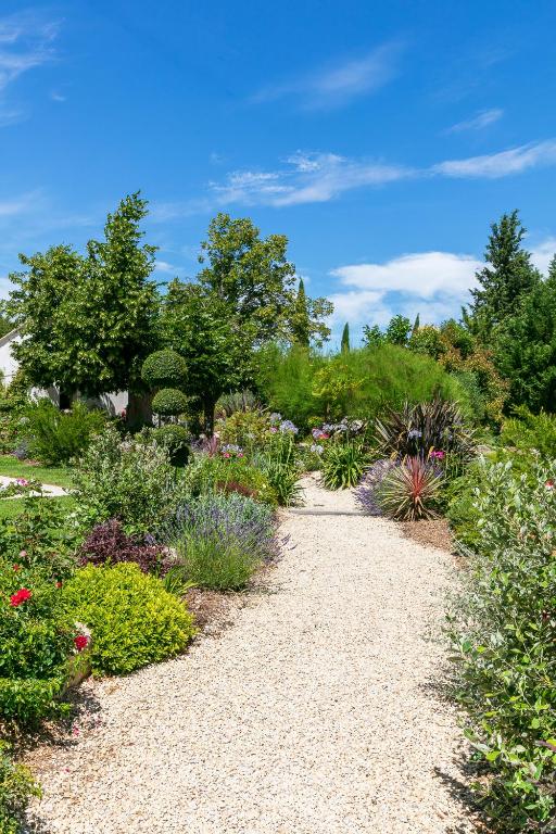 Zahrada ubytování La Bastide de Damien, 5 clefs Demeure d'Exception et Table Remarquable dans le guide Teritoria, JACUZZI Privatif, Cuisine étoilée Dominique Frérard