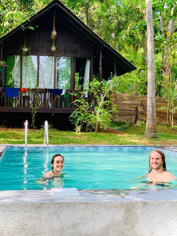 Bazén v ubytování Nature World Jungle Paradise nebo v jeho okolí