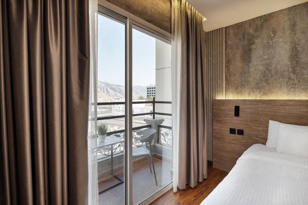 Postel nebo postele na pokoji v ubytování Regency Inn