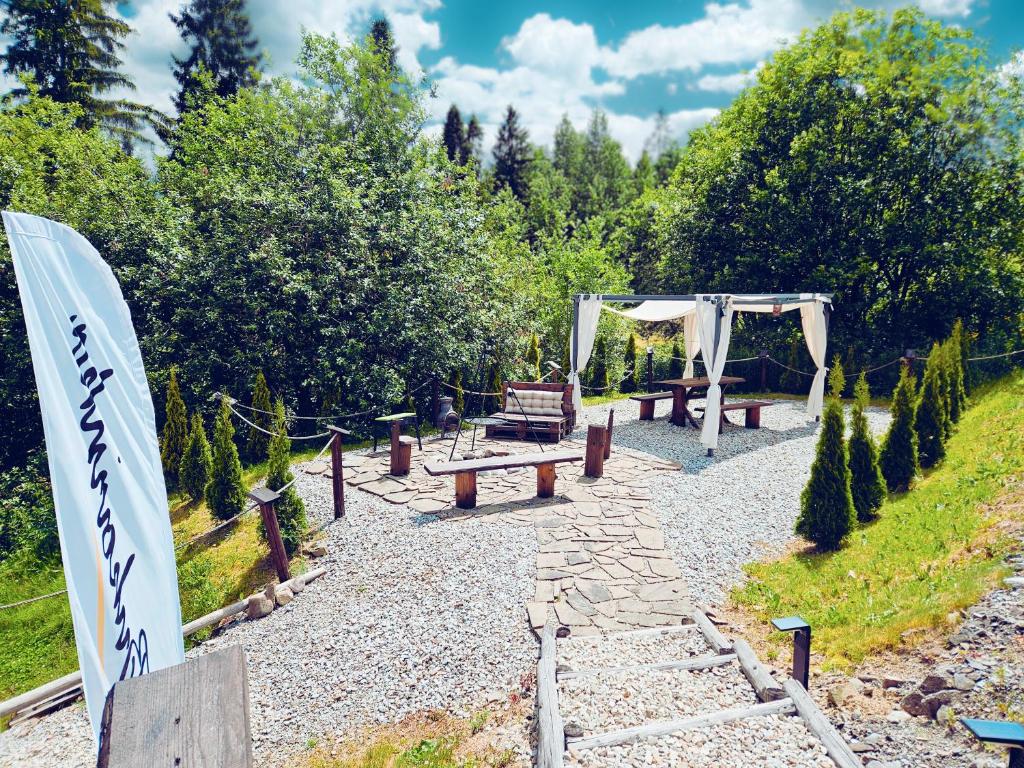 Vonkajšia záhrada v ubytovaní WillaBukovinka - bliskość lasu, wyciągów i term, atrakcje dla dzieci, ZNIŻKI NA wyciągi, termy, karczmy i atrakcje