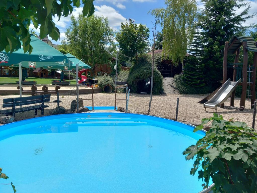 Piscina di Apartmány Bejby Turnov o nelle vicinanze